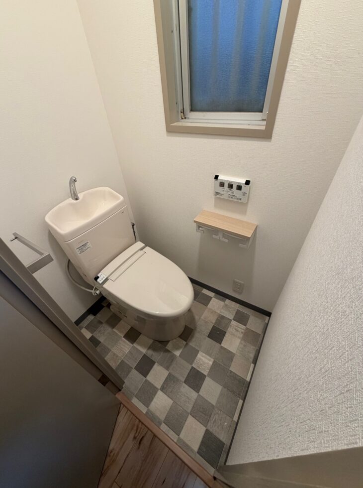 【トイレ改修】頻発する詰まりを解決し、高性能断熱で寒さ対策も万全に